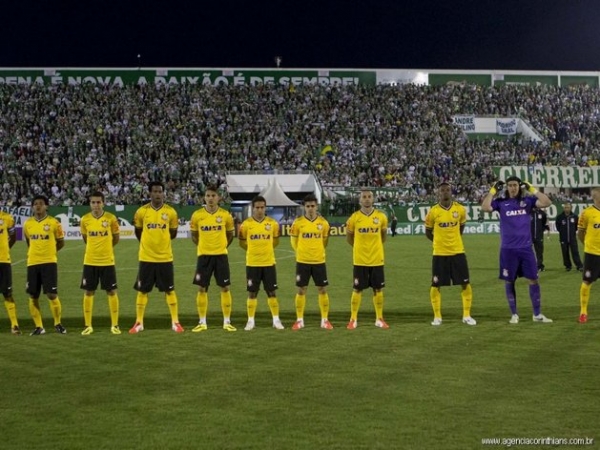 Guerrero d vitria ao Corinthians em jogo violento e pe time na liderana