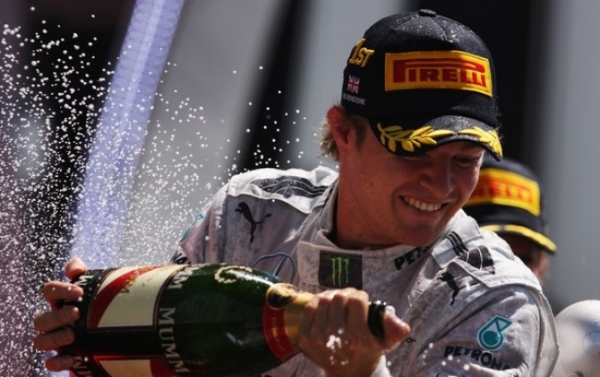 Rosberg supera Hamilton e fica com a pole em Mnaco