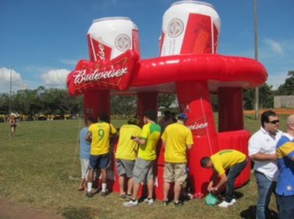 Cerveja na Copa custar quatro vezes o preo de mercado