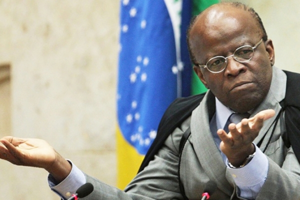 Ministro Joaquim Barbosa anuncia aposentadoria no STF