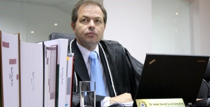 Juiz auxiliar determina que pr-candidato suspenda a prtica de propaganda no Facebook