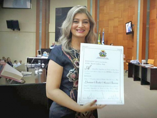 Luciane Bezerra recebe ttulo de cidad Mato-Grossense