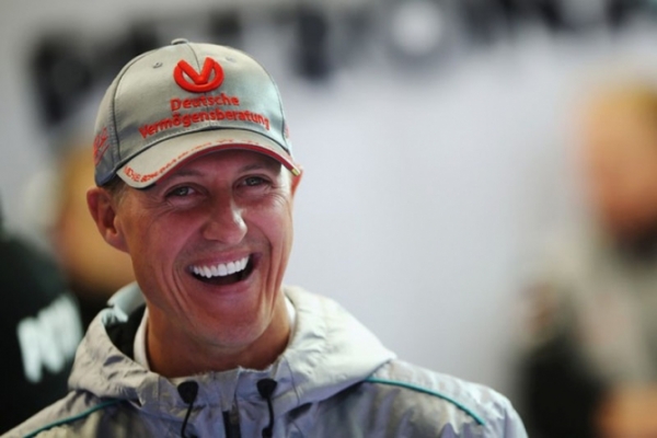 Schumacher sai do coma e deixa hospital no pas