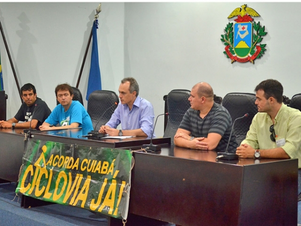 Grupos de ciclistas pedem apoio de Riva para construo de ciclovia em Cuiab.