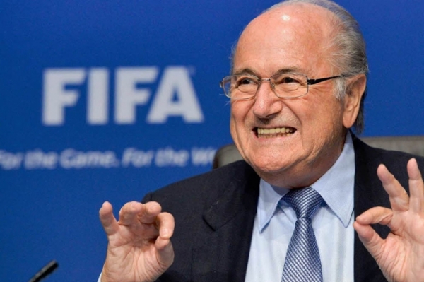 Joseph Blatter estuda retirar Qatar do evento