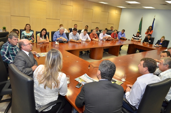 Prefeitos participam de reunio com governador para reivindicar regulamentao da lei do Fethab e liberao de convnios