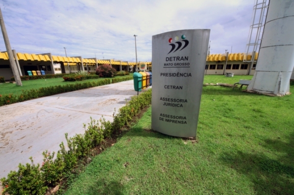 Detran-MT reajusta taxas em mais de 200 servios