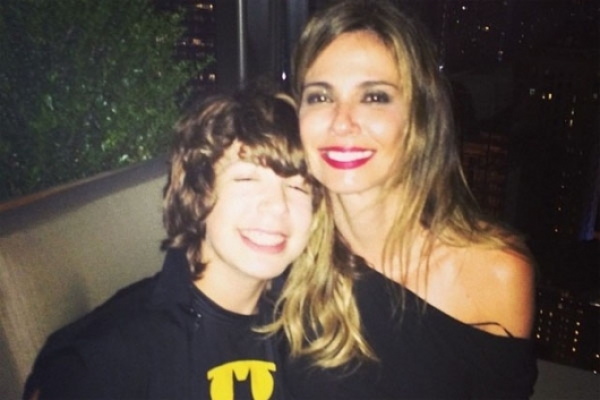 Gimenez e o filho mostram looks para aniversrio de Mick Jagger