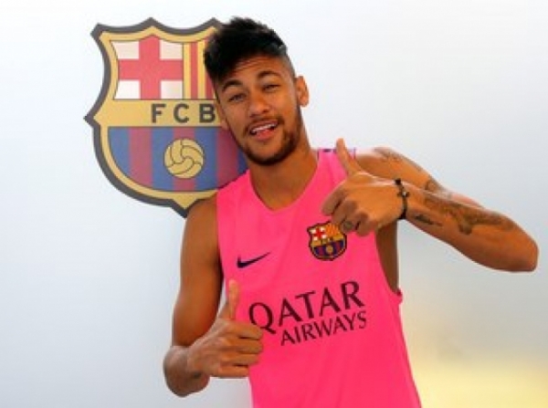 Neymar se reapresenta ao Barcelona e leva bronca por se expor demais