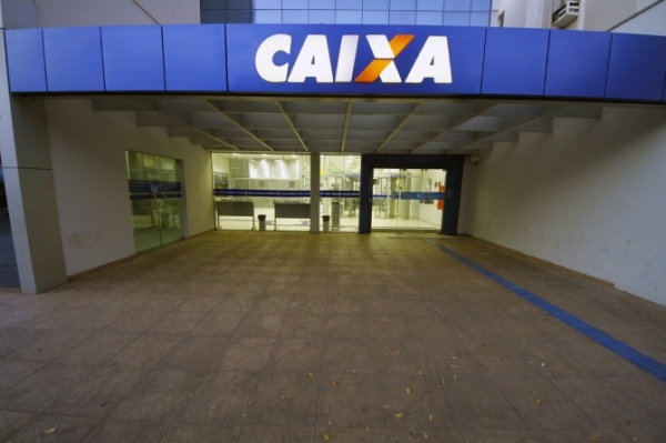 Caixa paga abono salarial a trabalhadores nascidos em outubro