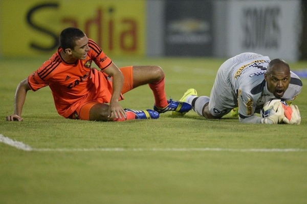 Botafogo empata com Sport e no deixa Z4