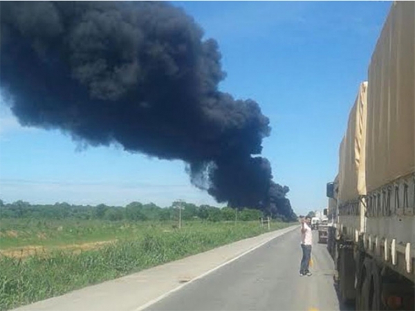 Carreta explode em coliso e um motorista morre na BR-364