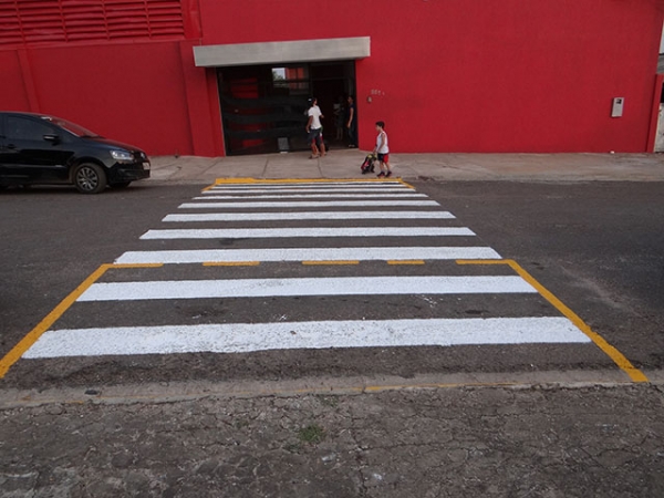 Final de tarde na Escola CEM  um festival de barbeiragens.