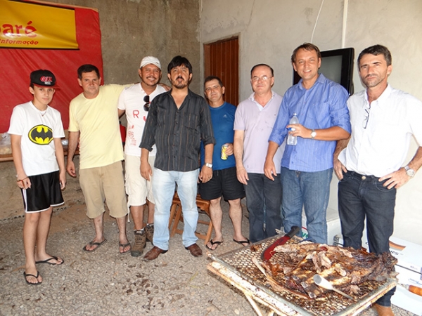 Programa Caf com o Produtor: churrasco e interatividade com ouvintes.