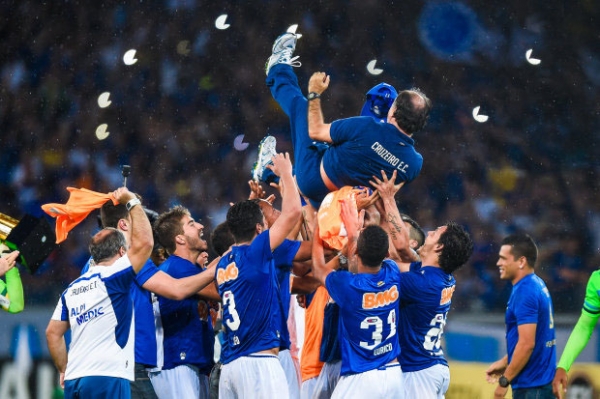 Resumo da rodada: Cruzeiro campeo, SP na Liberta e Cricima rebaixado