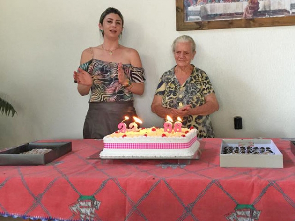 Famlia Piovesan comemora aniversrio de Andyra e 88 anos da senhora Divina Nunes.