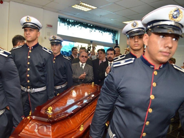 Durante velrio de Walter Rabello, Riva lamenta perda para Mato Grosso