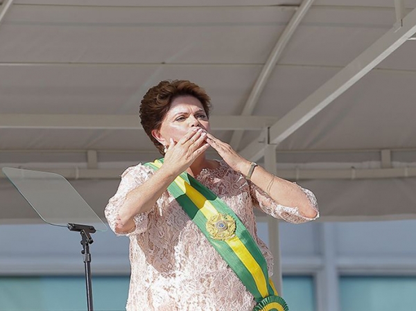 No parlatrio, Dilma promete governar com o povo