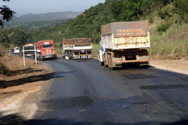 Governo manda interromper servios de recuperao em todas rodovias e pontes