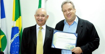 Romoaldo Jnior recebe diploma no TRE-MT