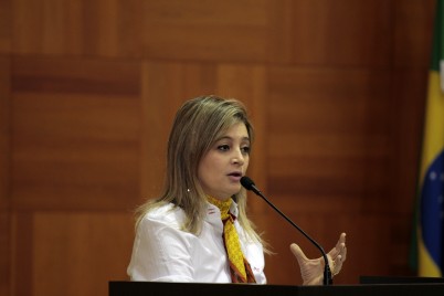 Projeto de Lei de Luciane Bezerra quer desconto nas passagens de nibus intermunicipais para estudantes.