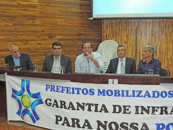 Prefeitos se reuniro com governador para apresentar demandas municipais