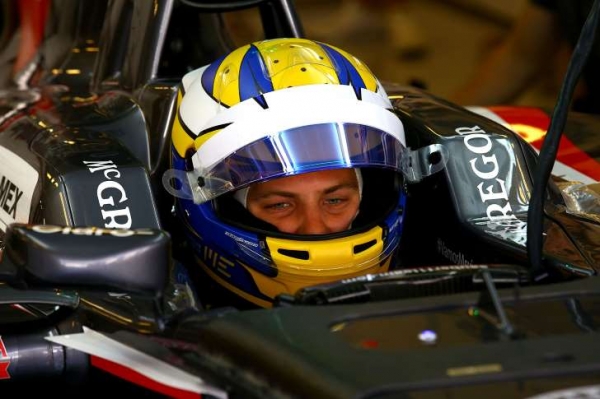 Sauber usa dinheiro dos pilotos para quitar dvidas e chega a parar construo do carro 2015 por falta de material