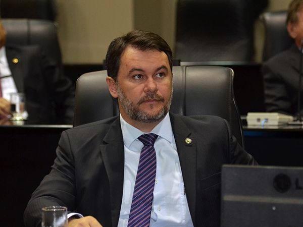 Em reunio com governador, deputado Oscar defende tratamento especial para prefeitos