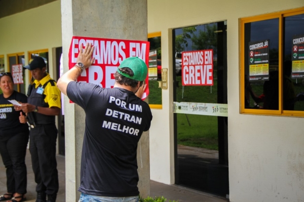 Servidores do Detran iniciam greve; meta  concurso pblico