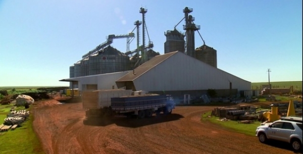 Agricultores investem na construo de armazns coletivos no Paran