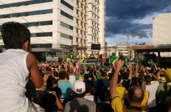 Movimento Fora Dilma rene mais de 30 mil pessoas em manifestao na Capital