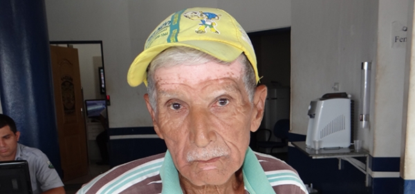 Idoso de 72 anos  detido por assediar e dar dinheiro para jovem de 17 anos.