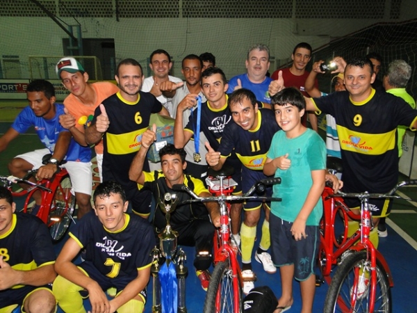 Equipe Branorte/Droga Vida  campe da I Copa de Futsal da Indstria e Comrcio de Juara