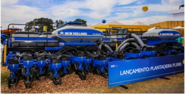 Primeira plantadeira da New Holland  produzida no Brasil