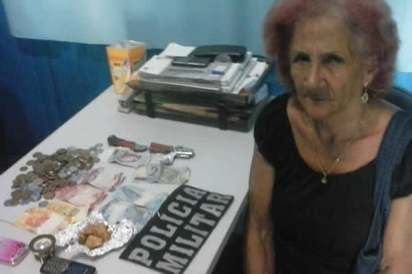 Vov do trfico: idosa de 72 anos  detida pela PM de Colniza, suspeita de trfico de drogas.