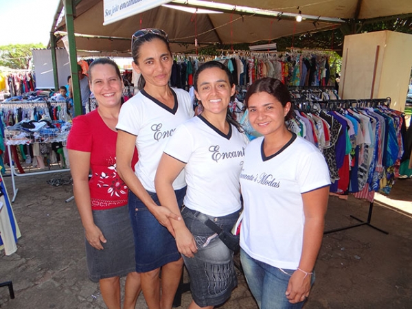 Equipe da Loja Encontros Modas na EXPOVEST 2015.