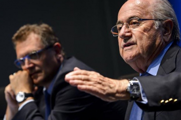 Joseph Blatter estaria reconsiderando se manter na presidncia da Fifa