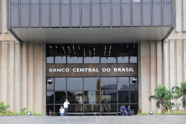 Banco Central prev inflao de 9% em 2015 e possvel recesso