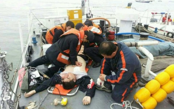 Comea resgate dos corpos do naufrgio com 700 vtimas no Mediterrneo