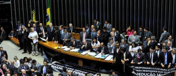 Cunha consegue nova virada e Cmara aprova reduo da maioridade penal