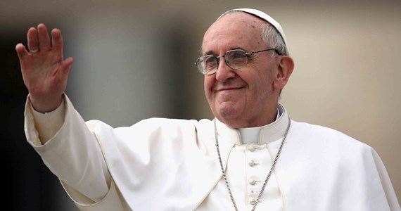 Papa Francisco deixa Nunciatura para rezar com fiis equatorianos na rua
