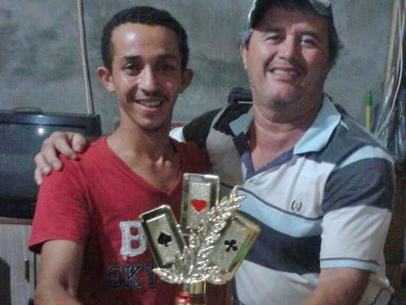 Sem Terra e Jack conquistam primeiro lugar em torneio de truco.