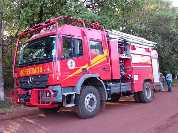 Comeam a chegar as viaturas do Corpo de Bombeiros de Juna