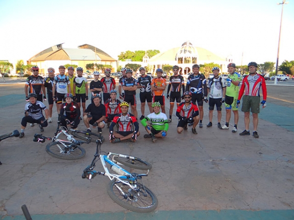 Ciclistas de Juara e Juna fazem passeio ciclstico de mais de 40 km no interior do municpio.