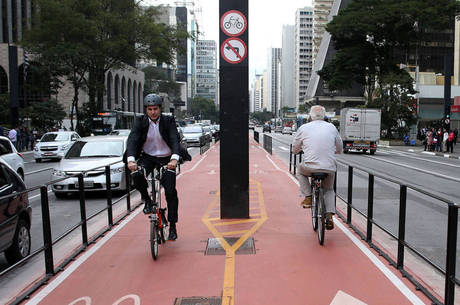 Mesmo com ciclofaixas e ciclovias, produo de bicicletas recua 10%