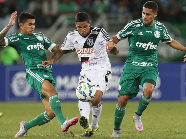 Palmeiras goleia Vasco por 4 a 1 e entra no G4