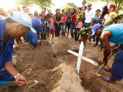 Brasil teve em mdia 143 assassinatos por dia em 2014