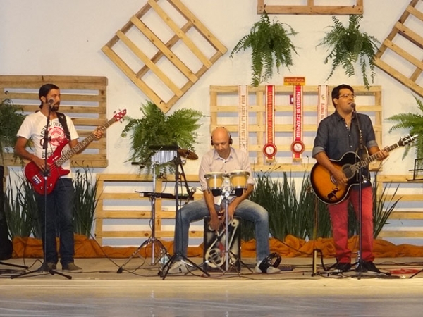 Grupo musical Os Beutranos caiu na graa da galera de Juara.