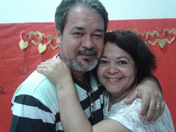 Pastor Luiz Carlos e esposa Eliana comemoram Bodas de Crisopzio (27 anos de casados).