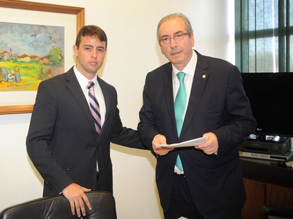 Advogado mato-grossense protocola, junto a Eduardo Cunha, pedido de impeachment de Dilma